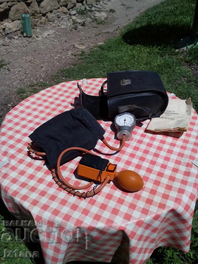 Old blood pressure monitor Electronics TEF-1 with price 45.00 BGN | € 23.01 Old blood pressure monitor Electronics TEF-1 with price 45.00 BGN | € 23.01