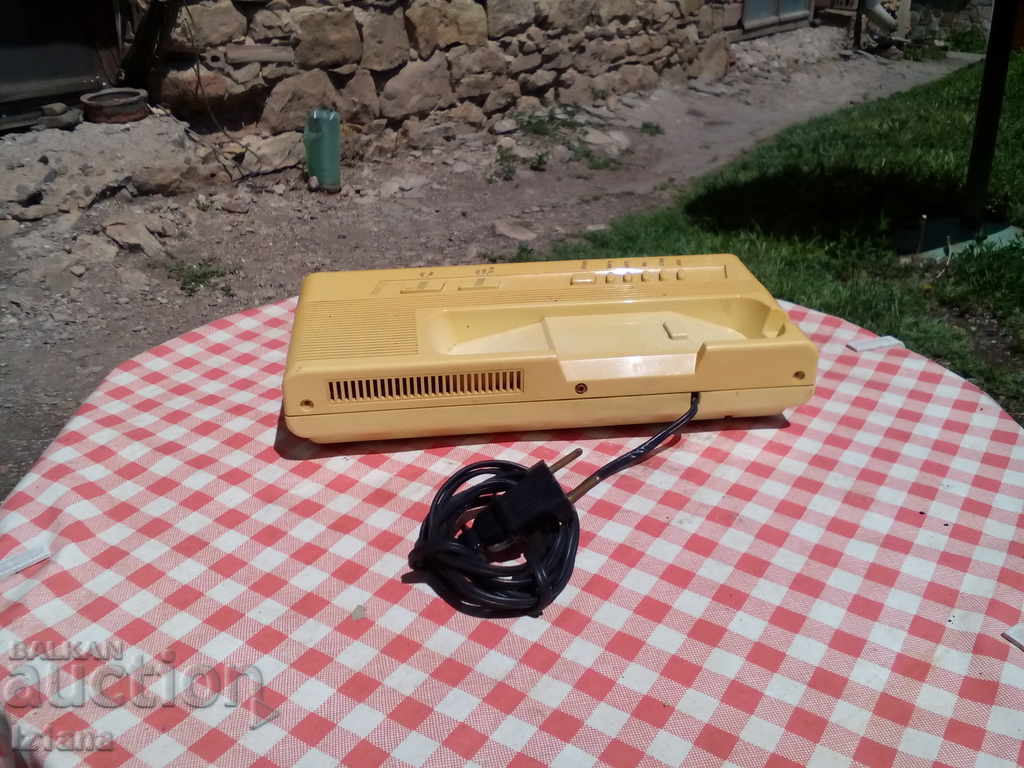 Delivery of Old Lenoxx Sound radio clock Delivery of Old Lenoxx Sound radio clock