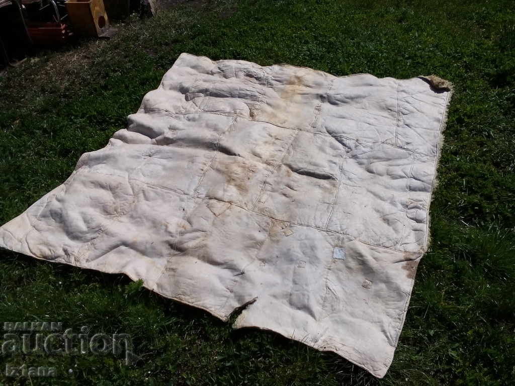 Аукцион Стара естествена кожа Аукцион Стара естествена кожа