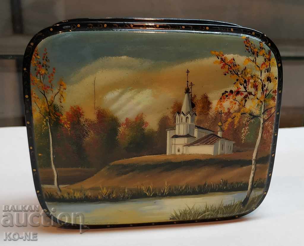 A jewelry box A jewelry box