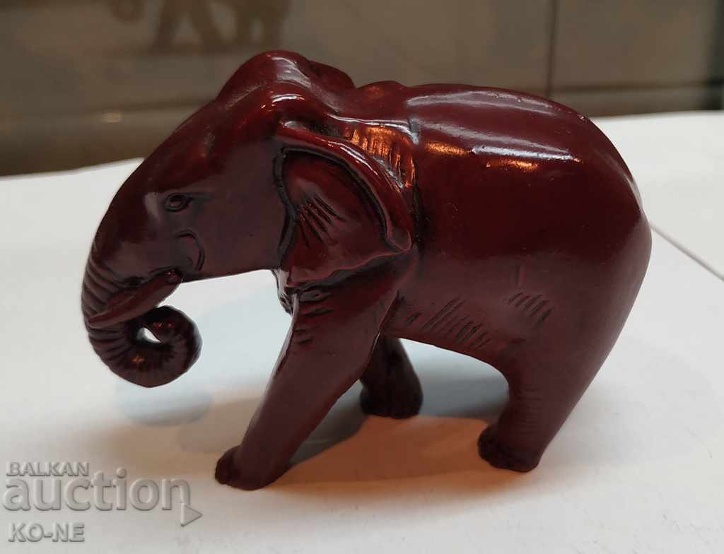 Figurină elefant cu preț € 10.00 | 19.56 BGN