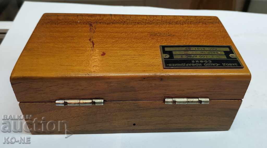 Delivery of Wooden box with grams