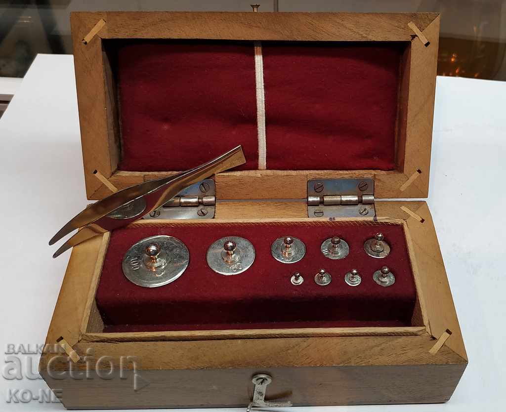 Wooden box with grams - 5