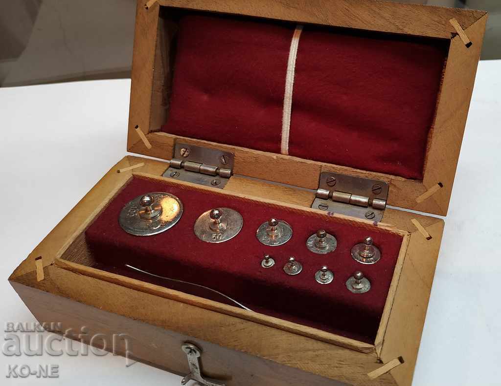 Wooden box with grams - 7