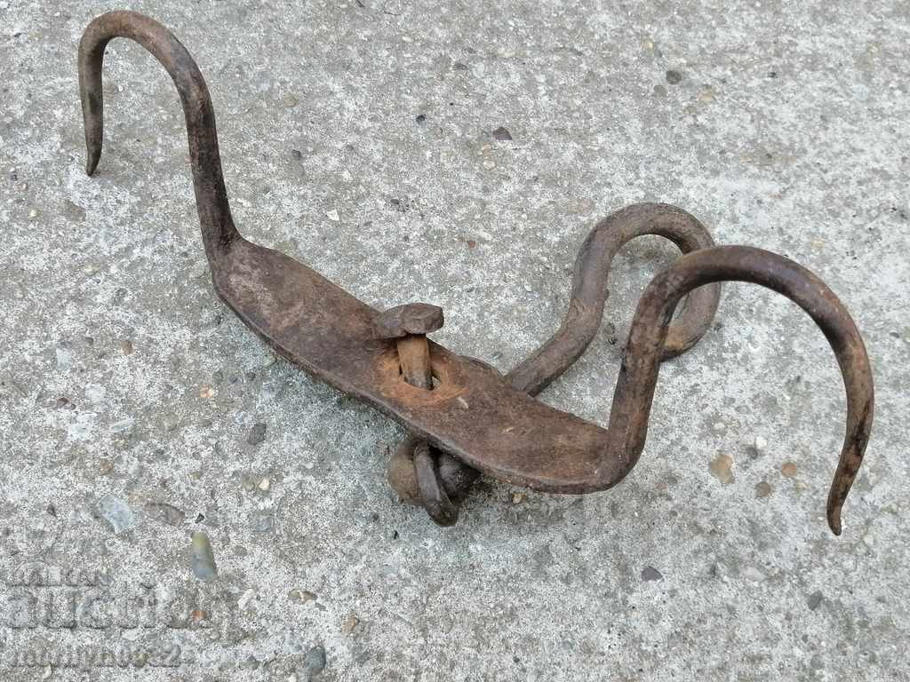 Auction  Antique wrought iron hook, double wrought iron hook