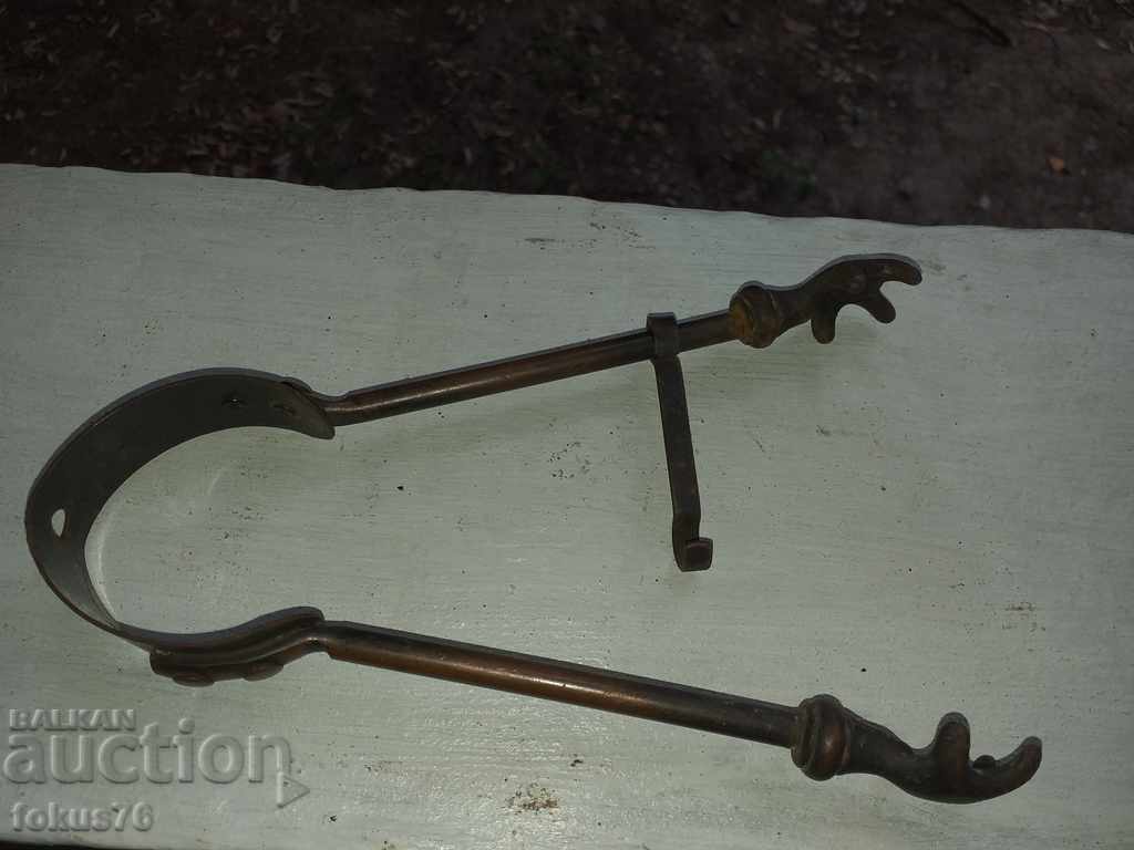 Delivery of OLD ANTIQUE BRONZE FIREPLACE CLAMP Delivery of OLD ANTIQUE BRONZE FIREPLACE CLAMP