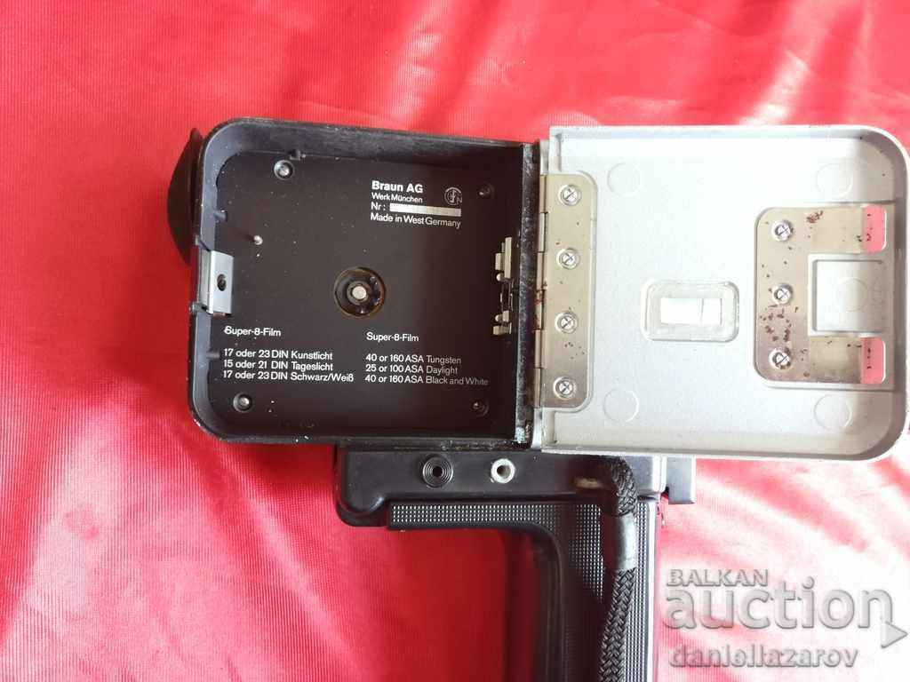 Delivery of Old Collectible Camera Braun NIZO 136 XL Delivery of Old Collectible Camera Braun NIZO 136 XL