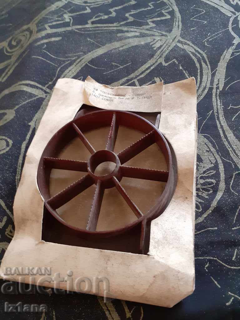 Old Apparatus for Cutting Apples - 5 Old Apparatus for Cutting Apples - 5