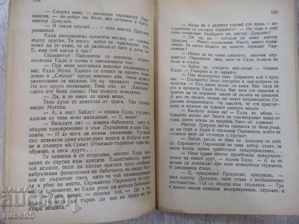 Book "Three in new costumes - John B. Priestley" - 180 p. - 6 Book "Three in new costumes - John B. Priestley" - 180 p. - 6