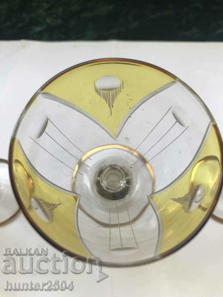 Чаши- цветно стъкло,златна декорация,12 см с цена 44.95 лв. | € 22.98 Чаши- цветно стъкло,златна декорация,12 см с цена 44.95 лв. | € 22.98