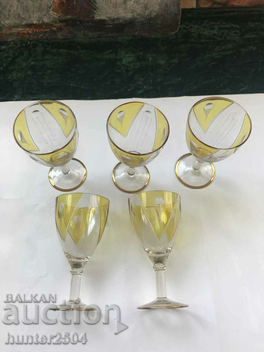 Аукцион Чаши- цветно стъкло,златна декорация,12 см Аукцион Чаши- цветно стъкло,златна декорация,12 см