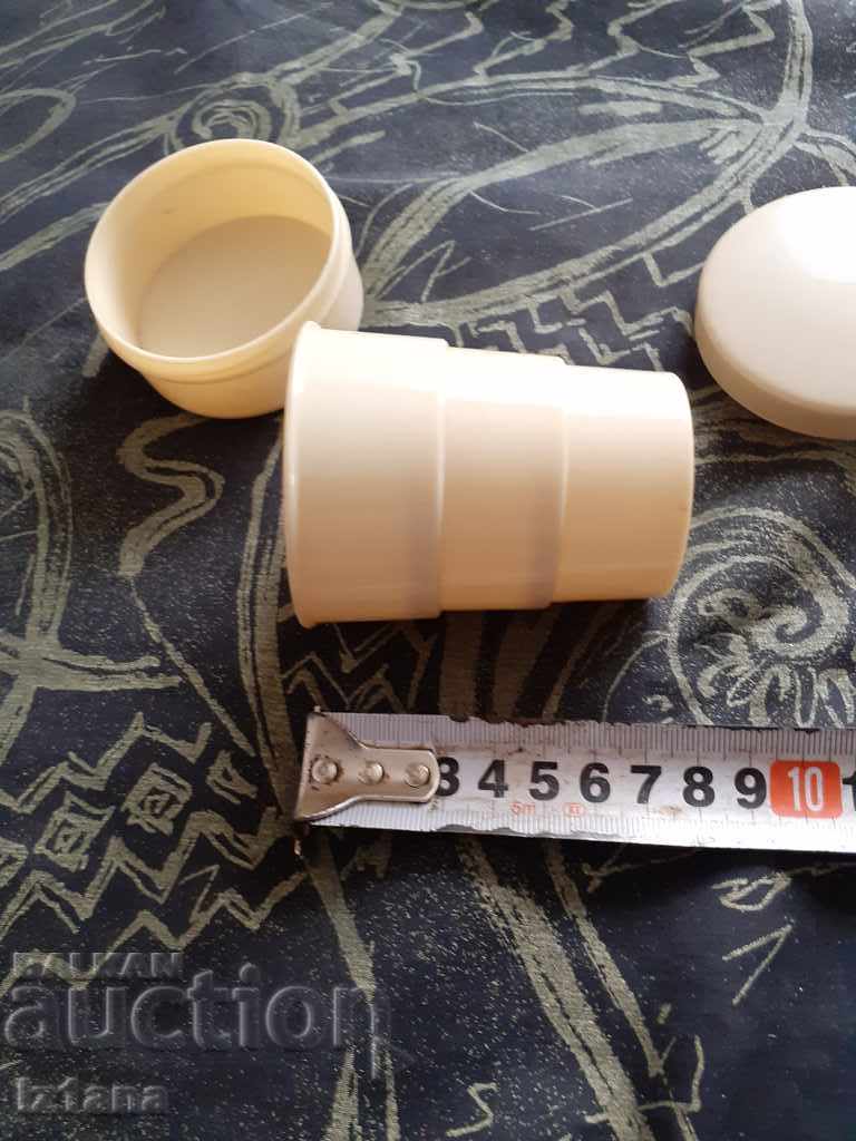 Delivery of An old folding glass Delivery of An old folding glass