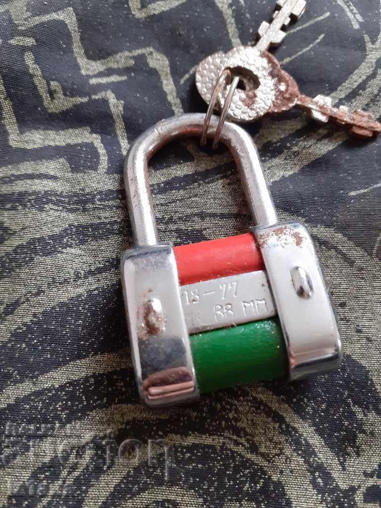 Old padlock with price 9.00 BGN | € 4.60