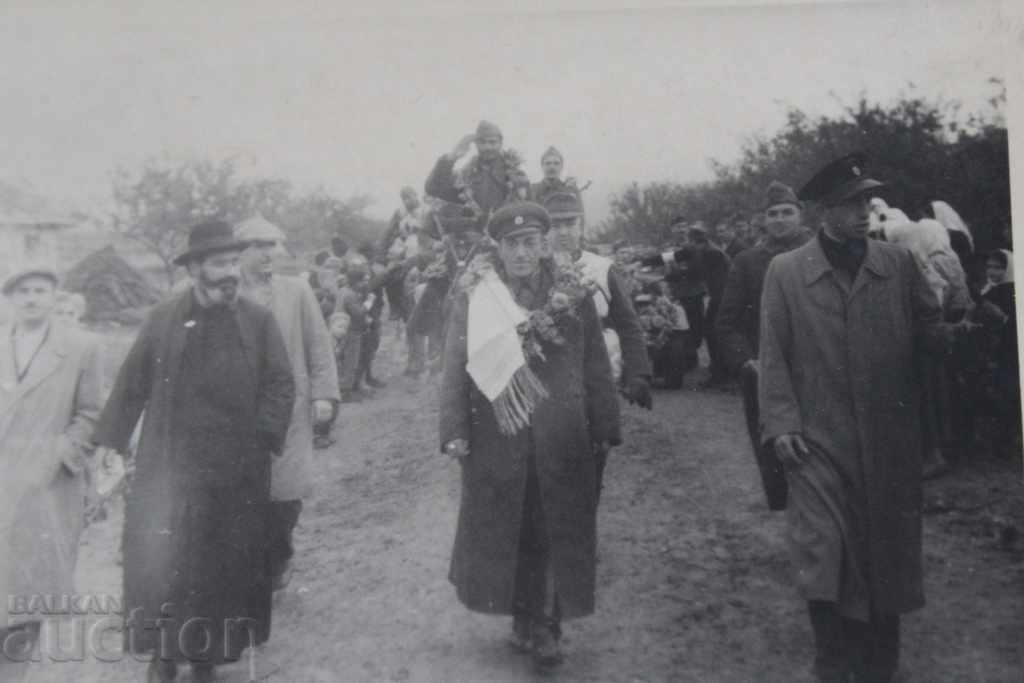 VSV NISHKO PHOTO MAJOR GENERAL MIHAIL ZAHARIEV IN THE CENTER with price 25.00 BGN | € 12.78 VSV NISHKO PHOTO MAJOR GENERAL MIHAIL ZAHARIEV IN THE CENTER with price 25.00 BGN | € 12.78