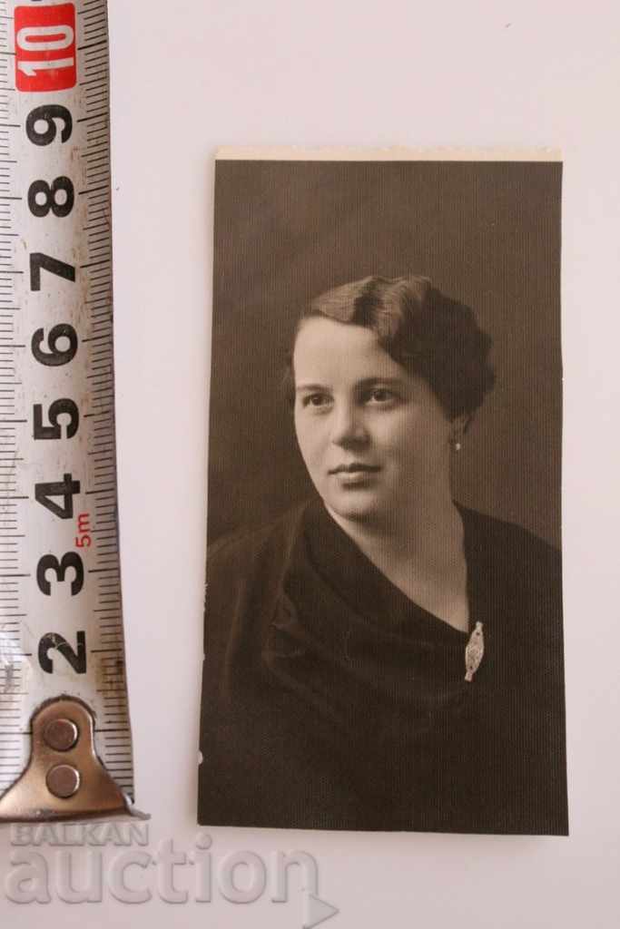 1935 VARNA GENERAL MAJOR MIHAIL ZAHARIEV - WIFE PHOTO with price 15.00 BGN | € 7.67 1935 VARNA GENERAL MAJOR MIHAIL ZAHARIEV - WIFE PHOTO with price 15.00 BGN | € 7.67