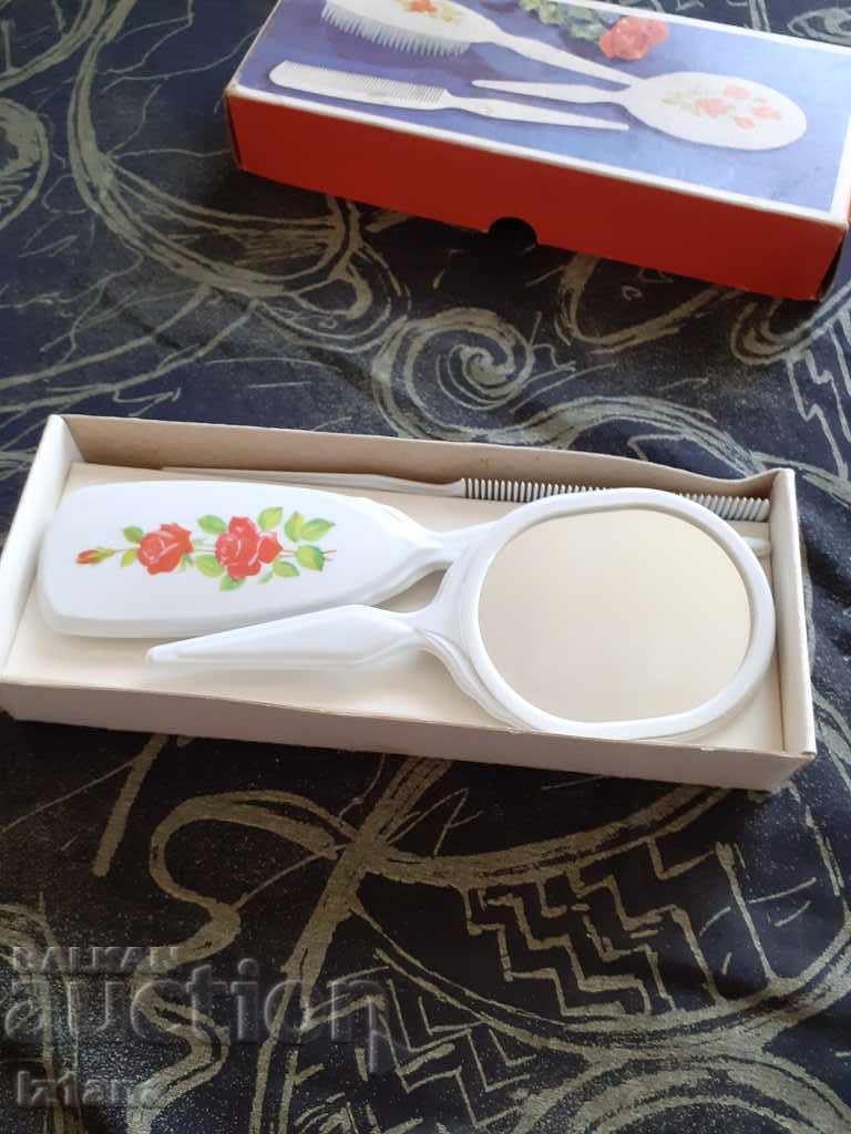 Old women's set of hair accessories with price 35.00 BGN | € 17.90 Old women's set of hair accessories with price 35.00 BGN | € 17.90