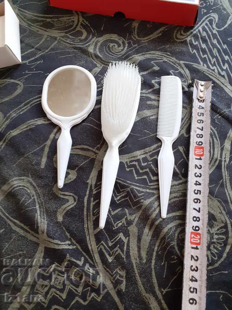 Auction Old women's set of hair accessories Auction Old women's set of hair accessories