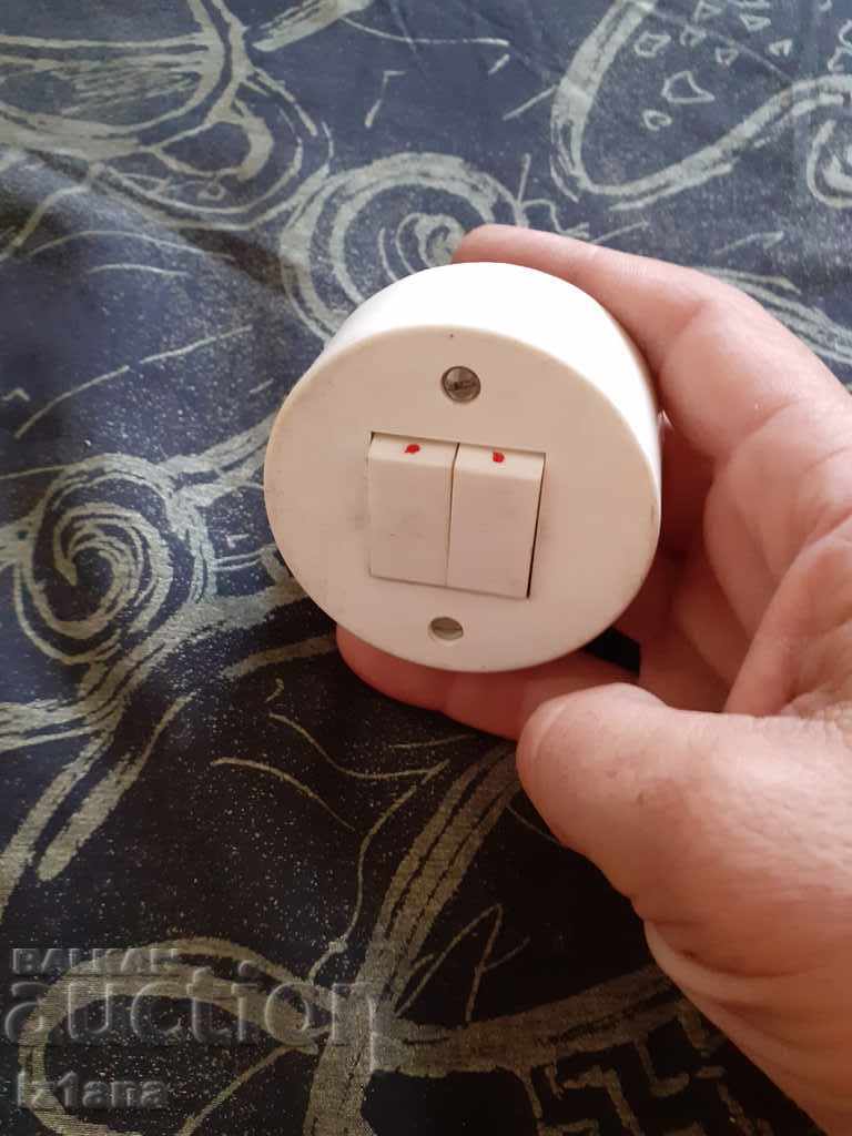 Παλιά ηλεκτρικό διακόπτη με τιμή 6.00 BGN | € 3.07