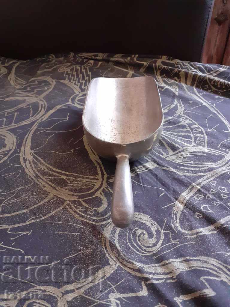 Стара гребка за брашно с цена 25.00 лв. | € 12.78 Стара гребка за брашно с цена 25.00 лв. | € 12.78