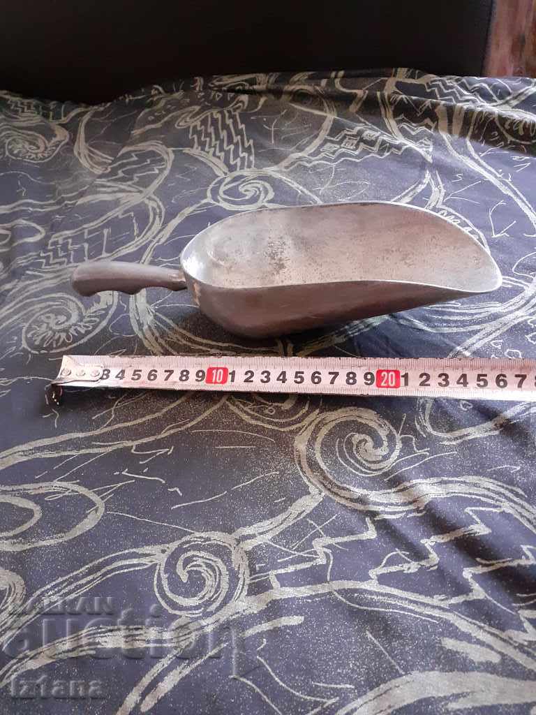 Аукцион Стара гребка за брашно Аукцион Стара гребка за брашно