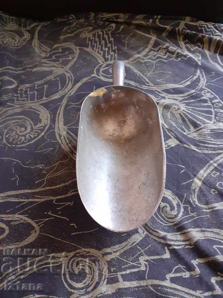 Доставка на Стара гребка за брашно Доставка на Стара гребка за брашно