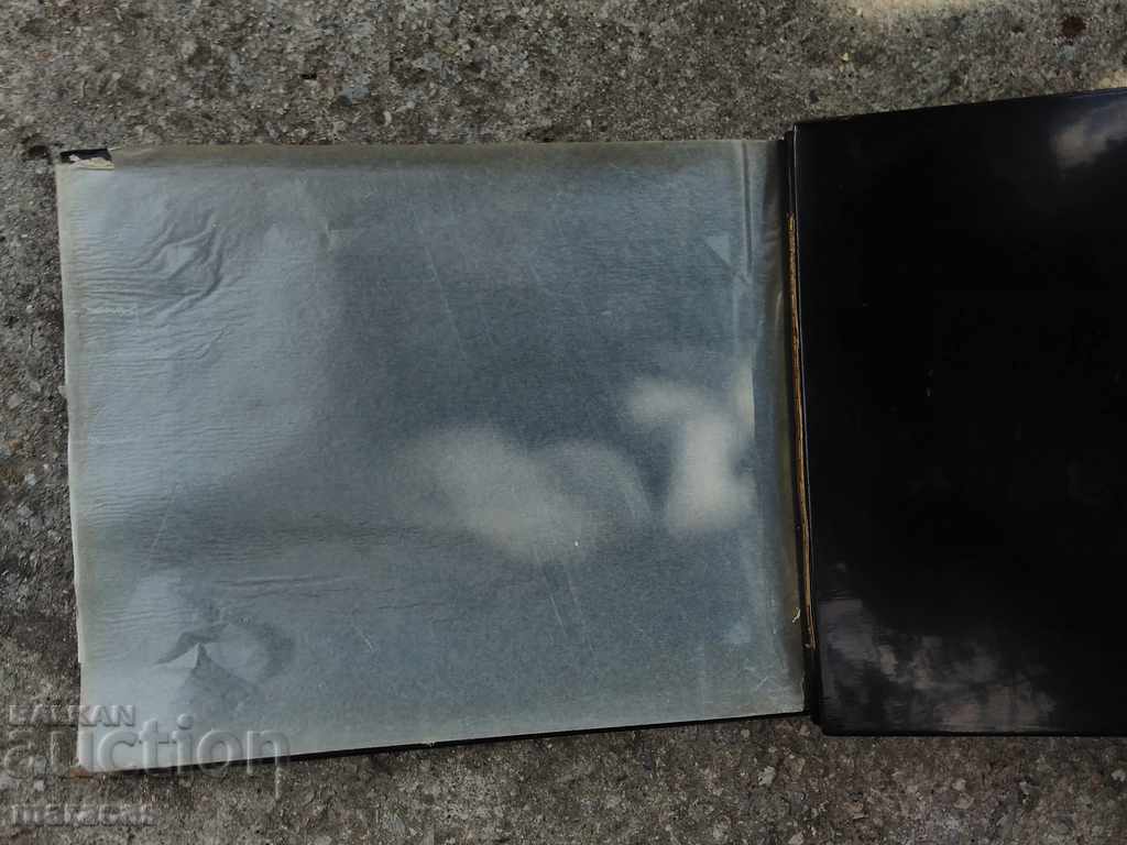 Old photo album with price 12.00 BGN | € 6.14 Old photo album with price 12.00 BGN | € 6.14
