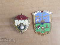 lot 2 rare pin badges