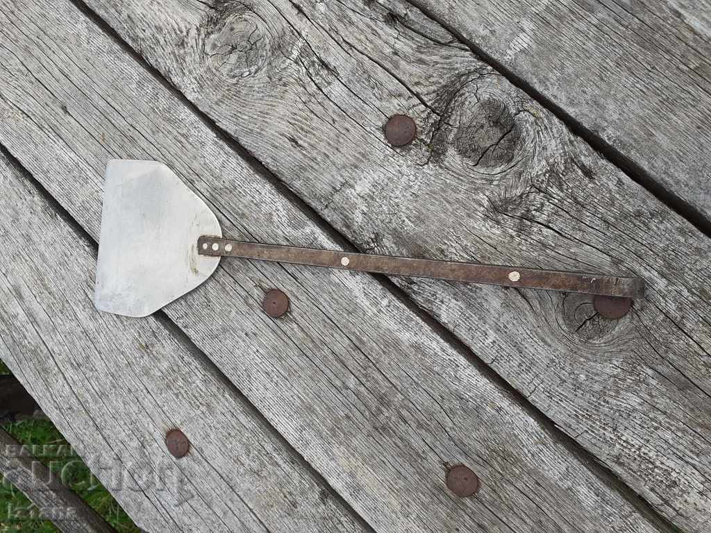 An old tool, a scratch