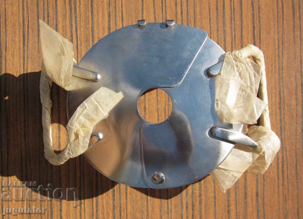 Παράδοση παλιός ρωσικός στρατιωτικός ιατρικός νάρθηκας για ακρωτηριασμένο πόδι