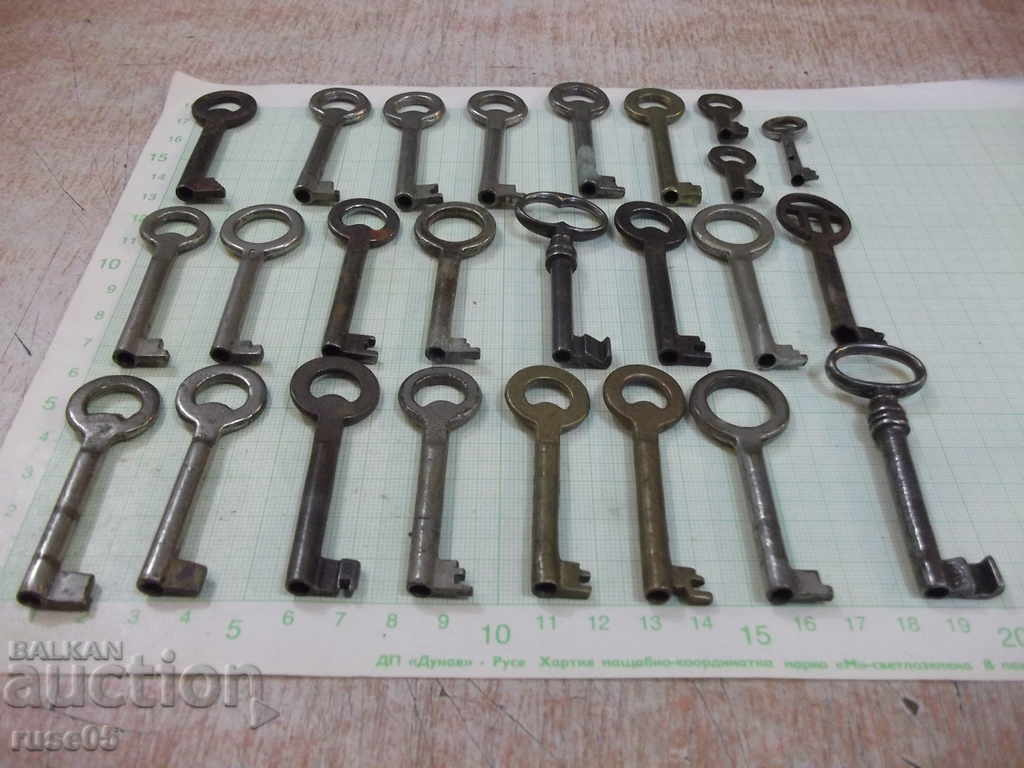 Lot of 25 pcs. old key with hollow body with price 50.00 BGN | € 25.56 Lot of 25 pcs. old key with hollow body with price 50.00 BGN | € 25.56