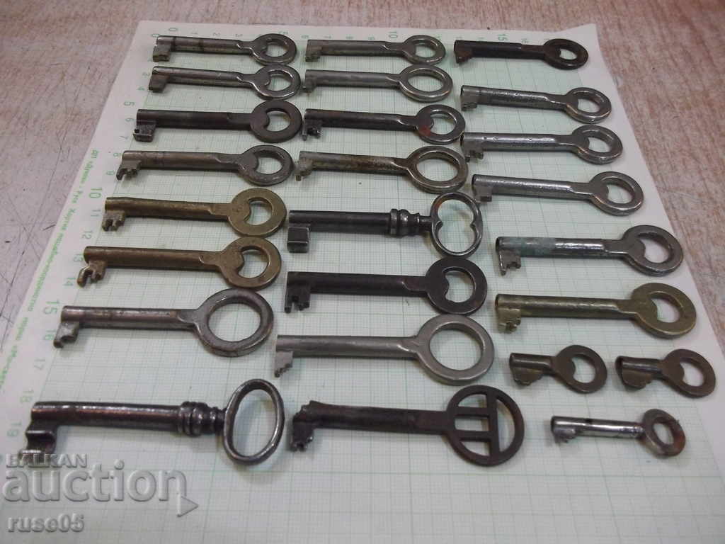 Delivery of Lot of 25 pcs. old key with hollow body Delivery of Lot of 25 pcs. old key with hollow body