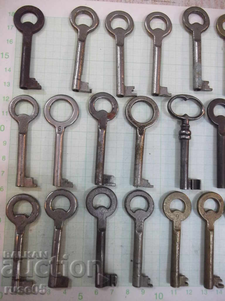 Lot of 25 pcs. old key with hollow body - 5 Lot of 25 pcs. old key with hollow body - 5