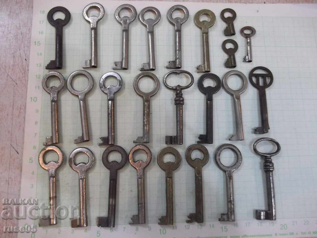 Lot of 25 pcs. old key with hollow body - 7 Lot of 25 pcs. old key with hollow body - 7