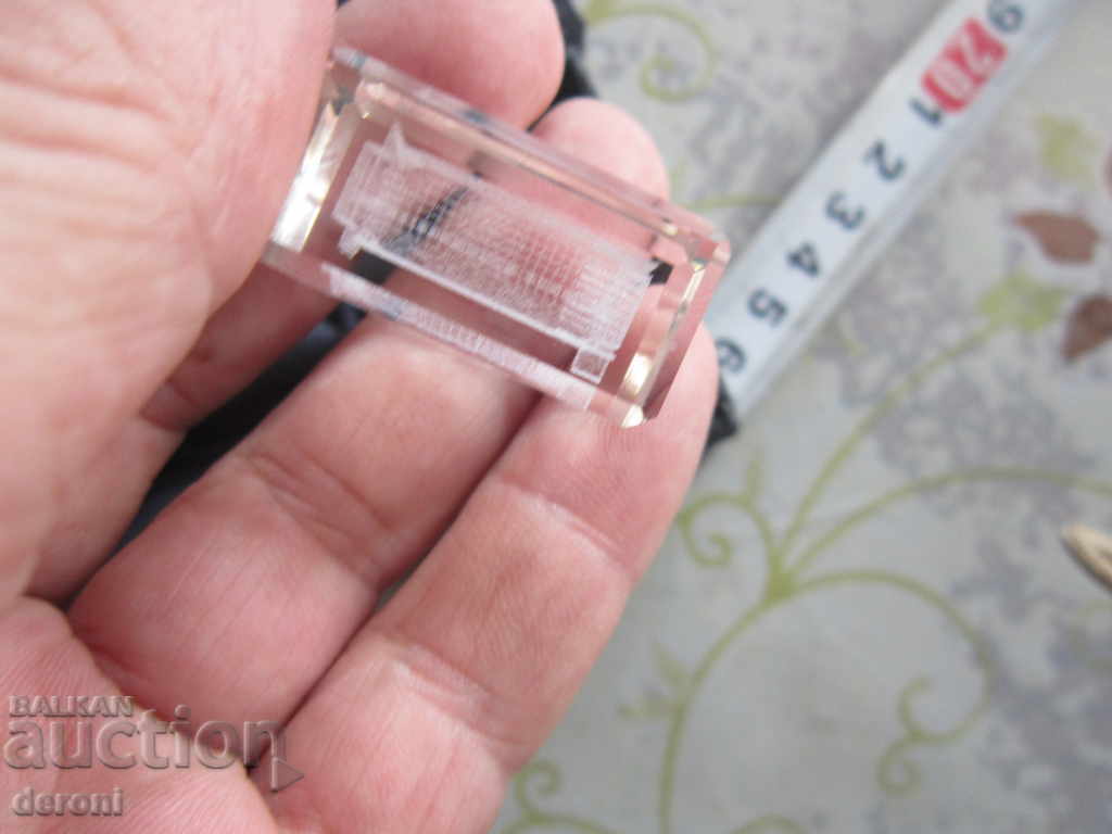 Auction  Luxury crystal keychain in a box