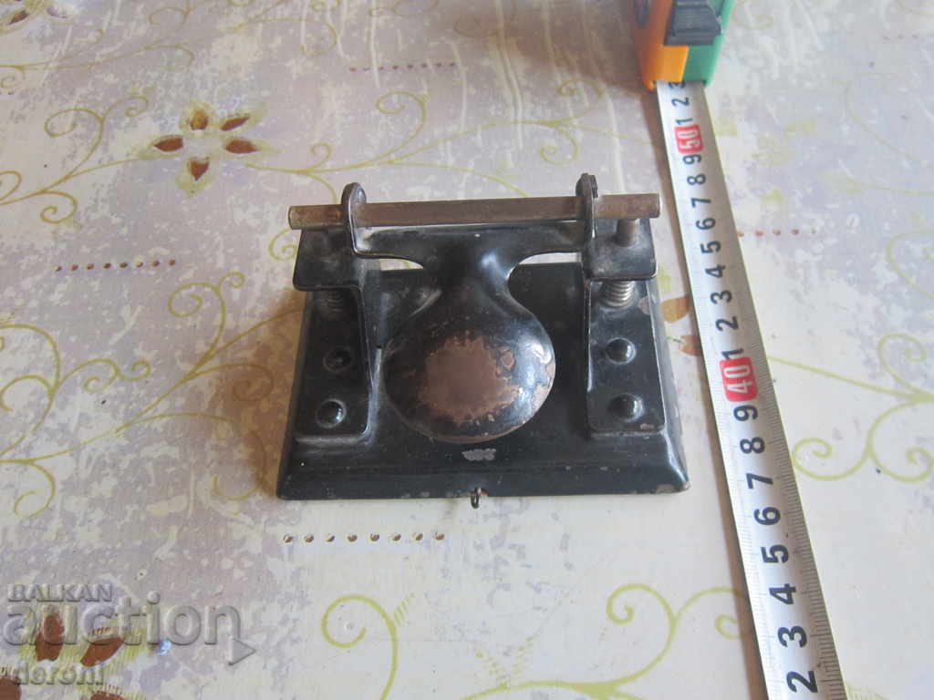 Perforator al armatei germane cu preț 20.00 BGN | € 10.23 Perforator al armatei germane cu preț 20.00 BGN | € 10.23