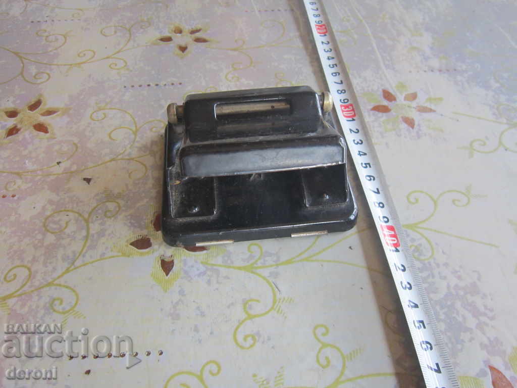 Страхотен немски перфоратор маркиран с цена 15.00 лв. | € 7.67 Страхотен немски перфоратор маркиран с цена 15.00 лв. | € 7.67