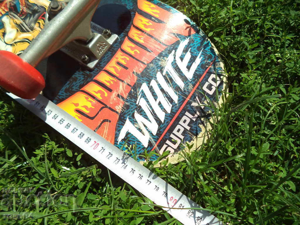 BOATE SKATE - SHAUN WHITE - EXCELENT cu preț 55.00 BGN | € 28.12 BOATE SKATE - SHAUN WHITE - EXCELENT cu preț 55.00 BGN | € 28.12