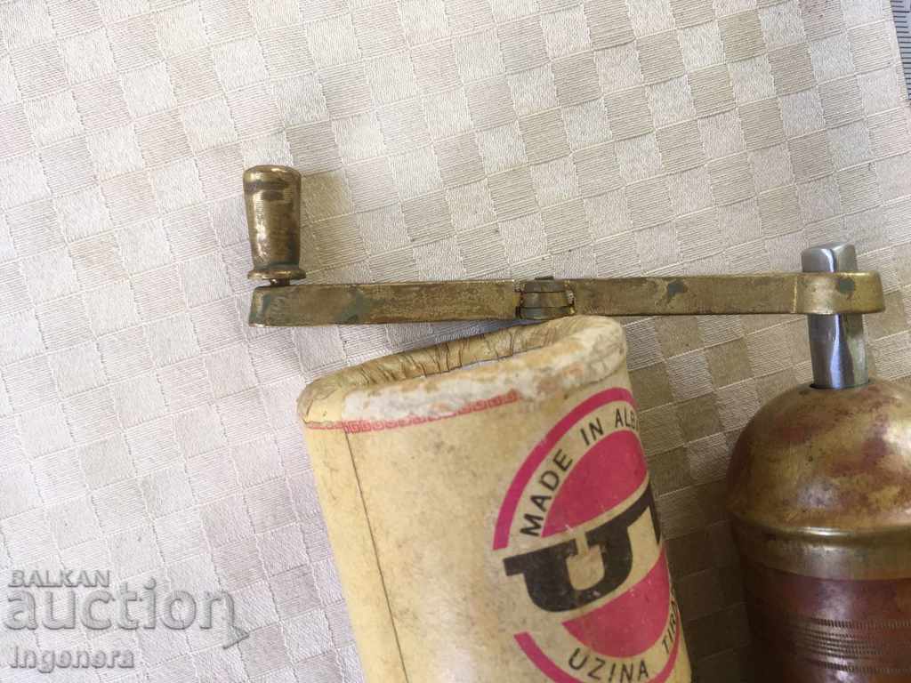 BRASS SPRAY MILL IN ORIGINAL BOX - 6 BRASS SPRAY MILL IN ORIGINAL BOX - 6