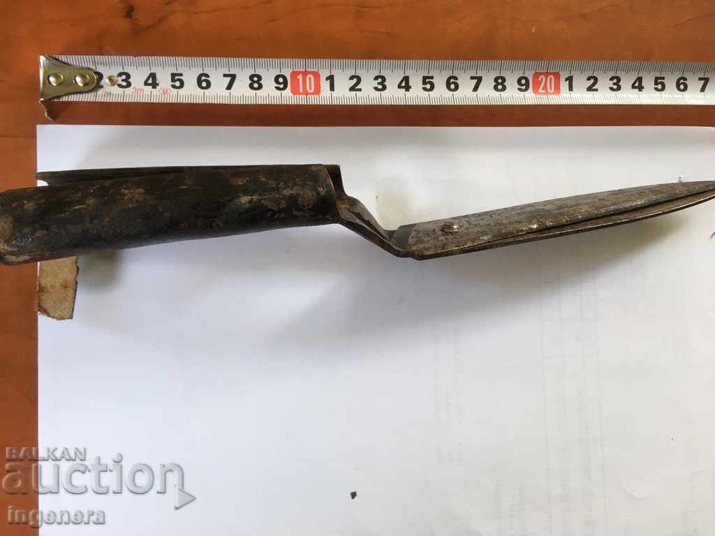 OLD SHRUB SCISSOR FORGED TOOL with price 8.00 BGN | € 4.09 OLD SHRUB SCISSOR FORGED TOOL with price 8.00 BGN | € 4.09
