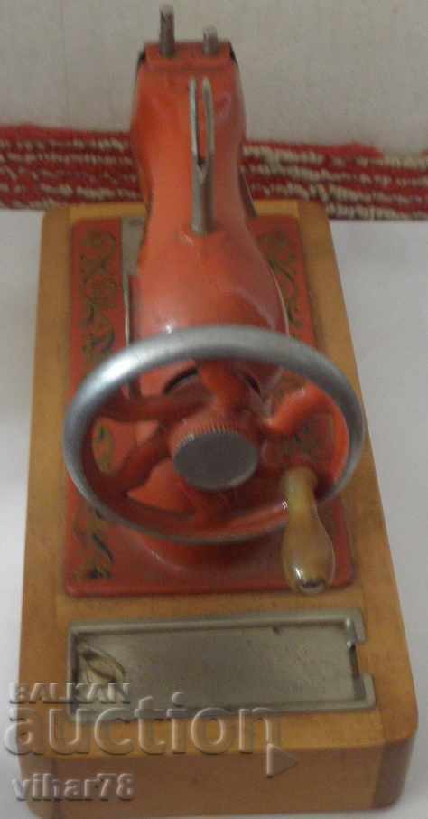 ΜΙΚΡΗ ΠΑΛΙΑ ΡΑΠΤΟΜΗΧΑΝΗ με τιμή € 139.99 | 273.80 BGN