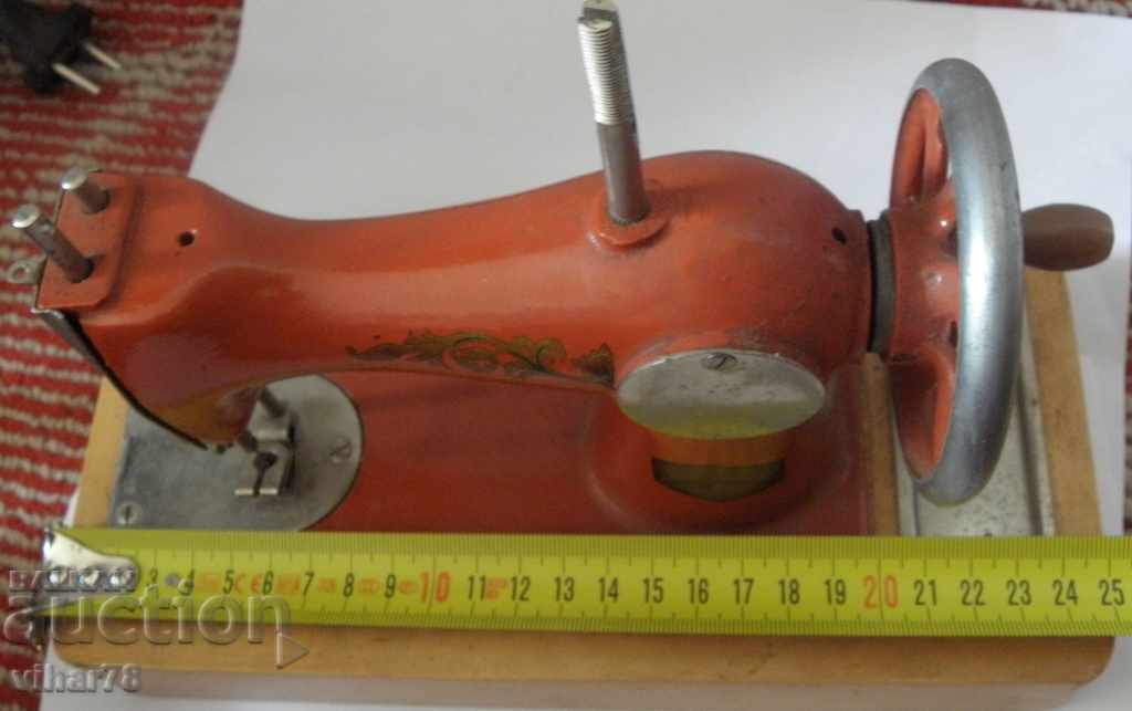 SMALL OLD SEWING MACHINE - 6 SMALL OLD SEWING MACHINE - 6