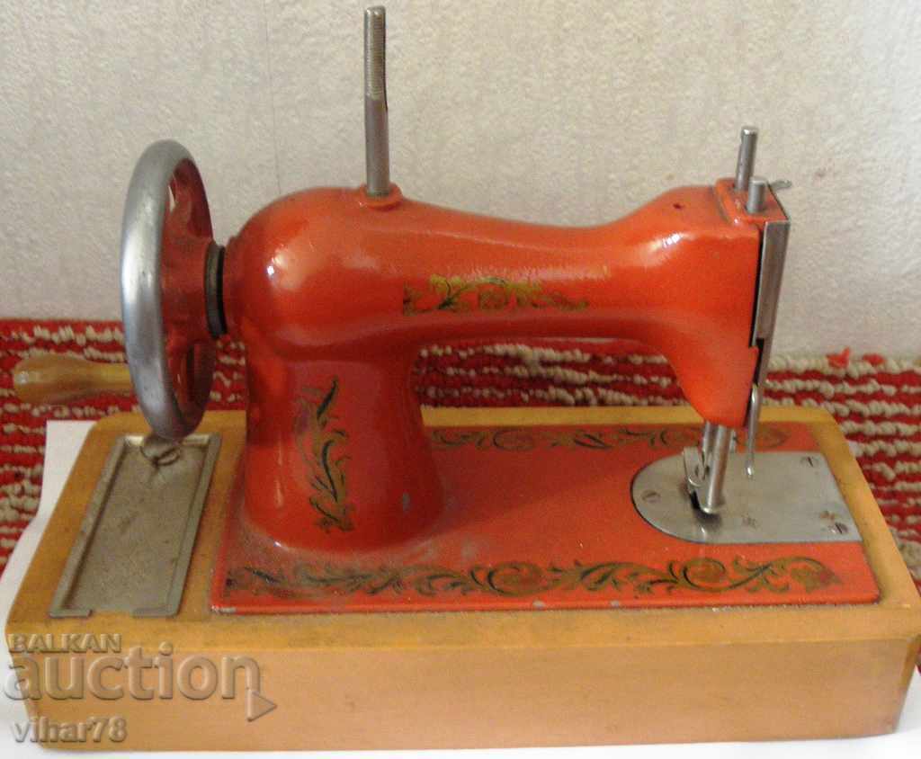 SMALL OLD SEWING MACHINE