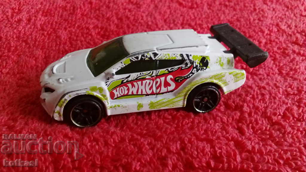 Miculă mașină sport metalică Malaezia HOT WHEELS cu preț € 0.50 | 0.98 BGN Miculă mașină sport metalică Malaezia HOT WHEELS cu preț € 0.50 | 0.98 BGN