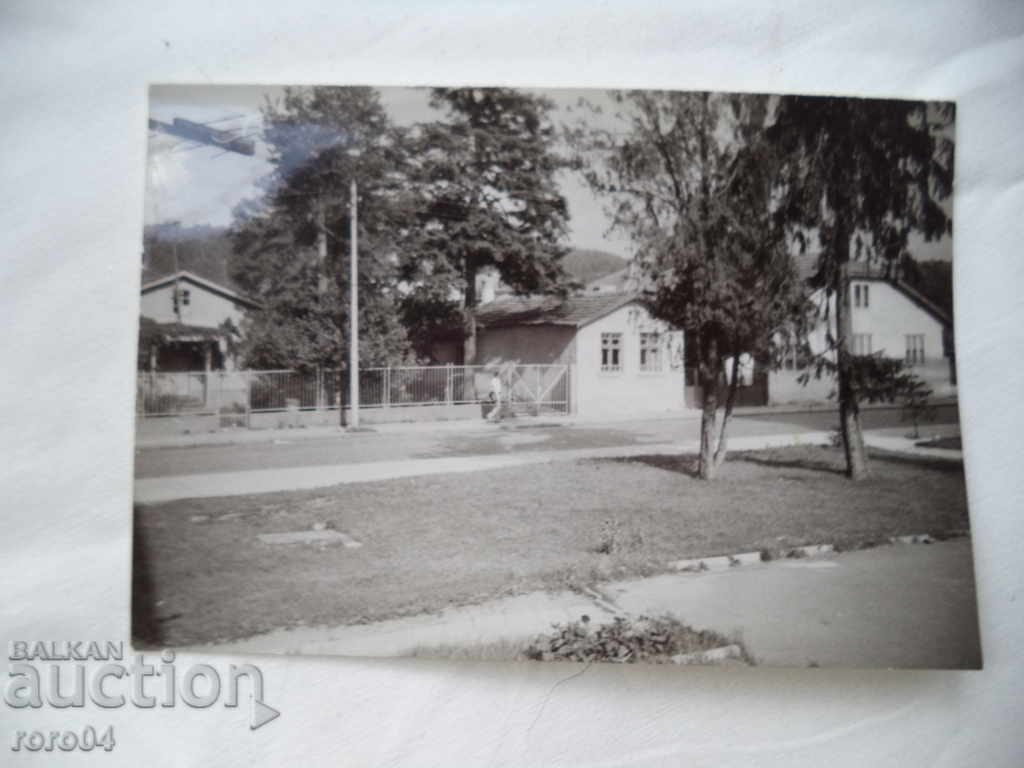 SAMOKOV - ABOVE THE SQUARE - 5 SAMOKOV - ABOVE THE SQUARE - 5