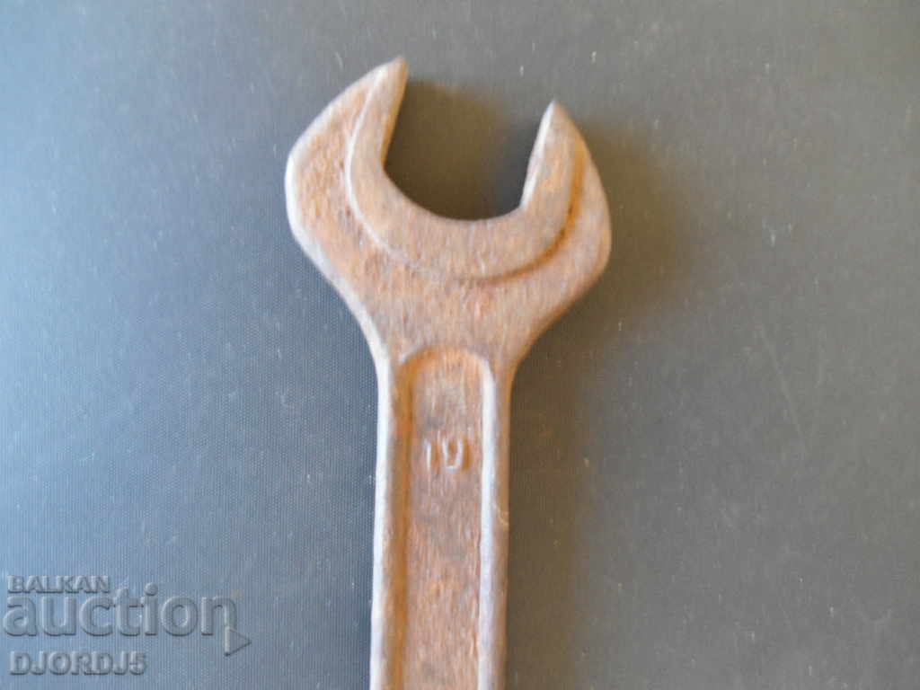 Auction Old Key 19-22 Auction Old Key 19-22