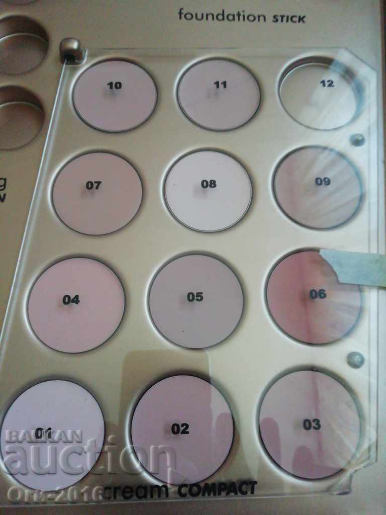 Set of powder and blush testers with price 15.00 BGN | € 7.67 Set of powder and blush testers with price 15.00 BGN | € 7.67