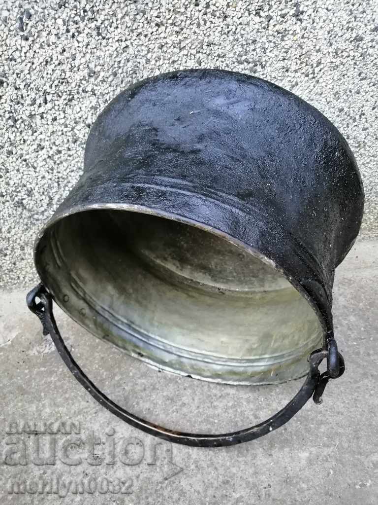 Delivery of Old harania, copper vessel, large cauldron, copper, dustpan Delivery of Old harania, copper vessel, large cauldron, copper, dustpan