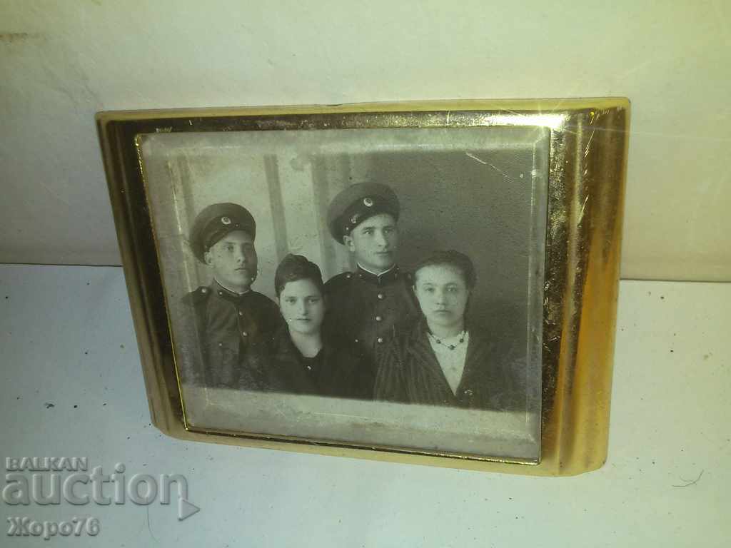 Auction OLD WAR PHOTO IN A GOLDEN FRAME by CLOCK GILT Auction OLD WAR PHOTO IN A GOLDEN FRAME by CLOCK GILT