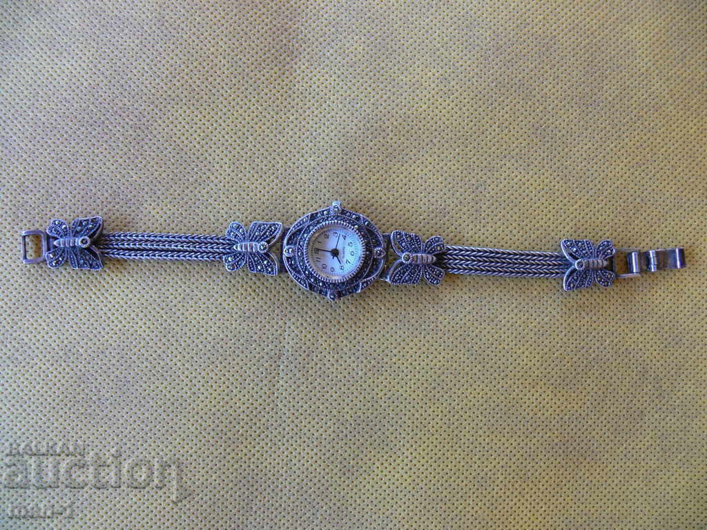 LUXURIOUS SILVER WATCH