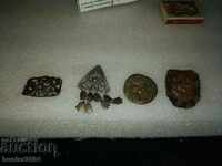 Lot 4 old metal brooches